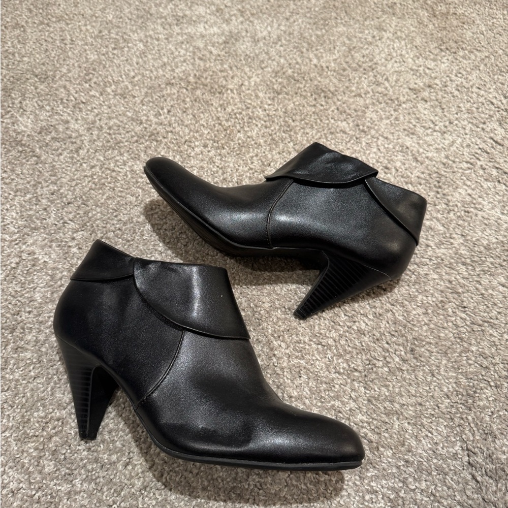 FIONI Clothing Sleek Faux Leather Black Ankle Booties